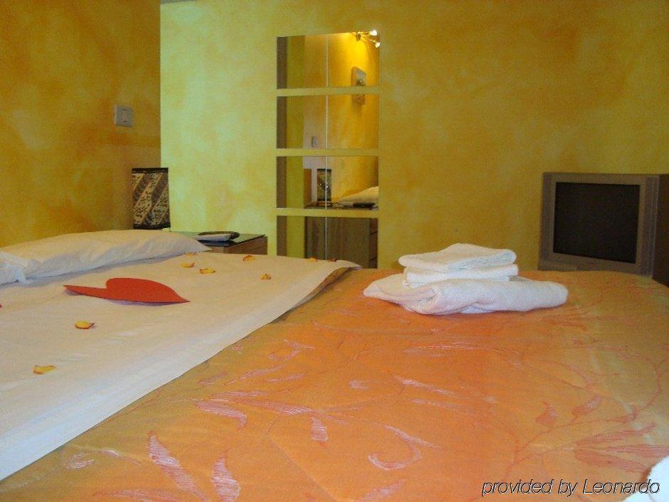 Residence Le Corniole Арецо Стая снимка